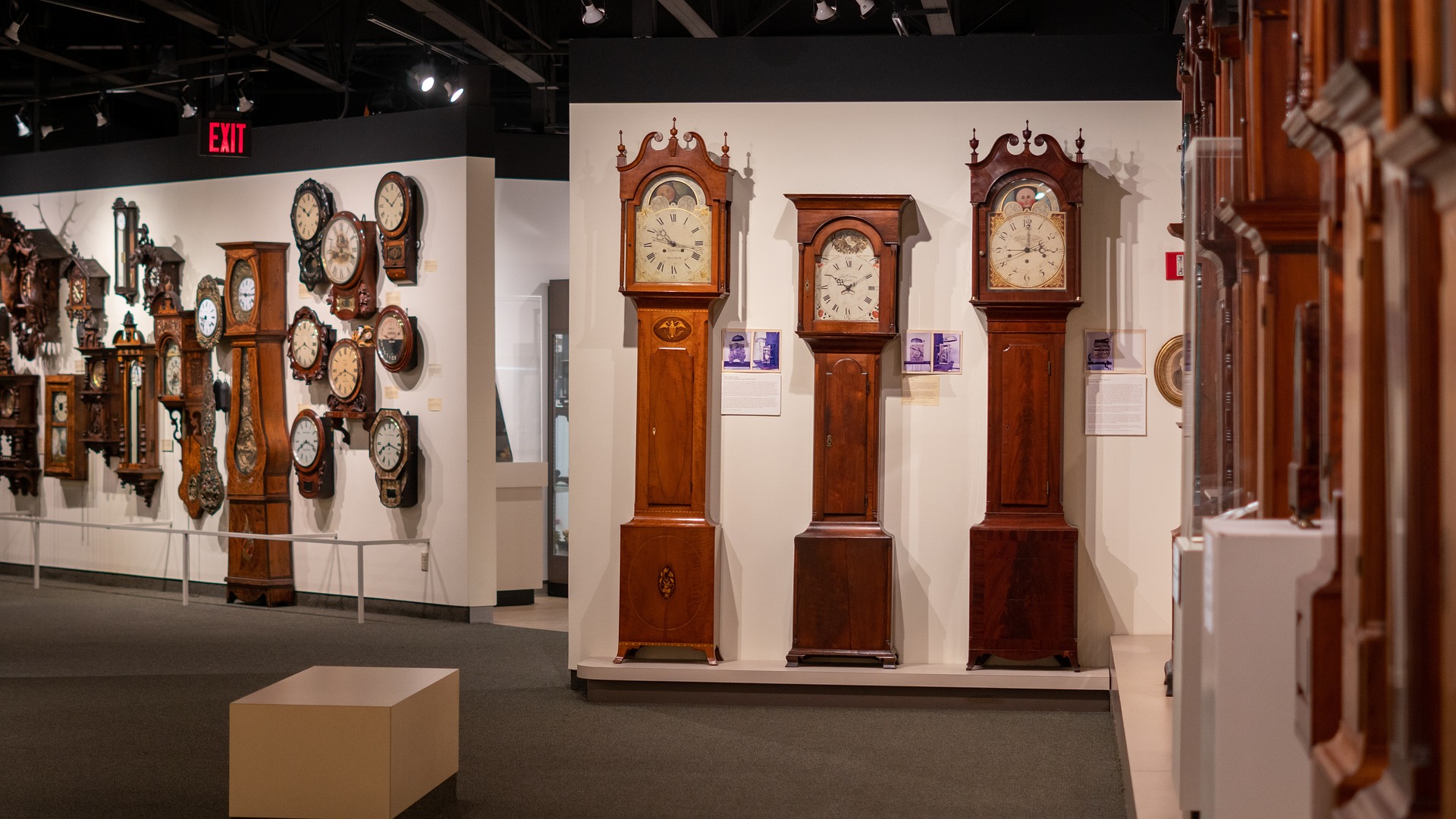 Выставка часов спб. Музей часов Бийск. Часы в музее. Выставка часов в музее. Музей часов.